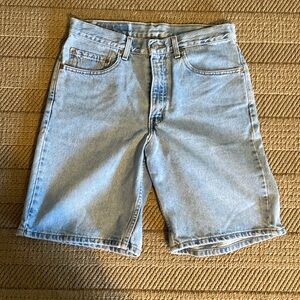 Men’s Levi’s 550 relaxed fit shorts.